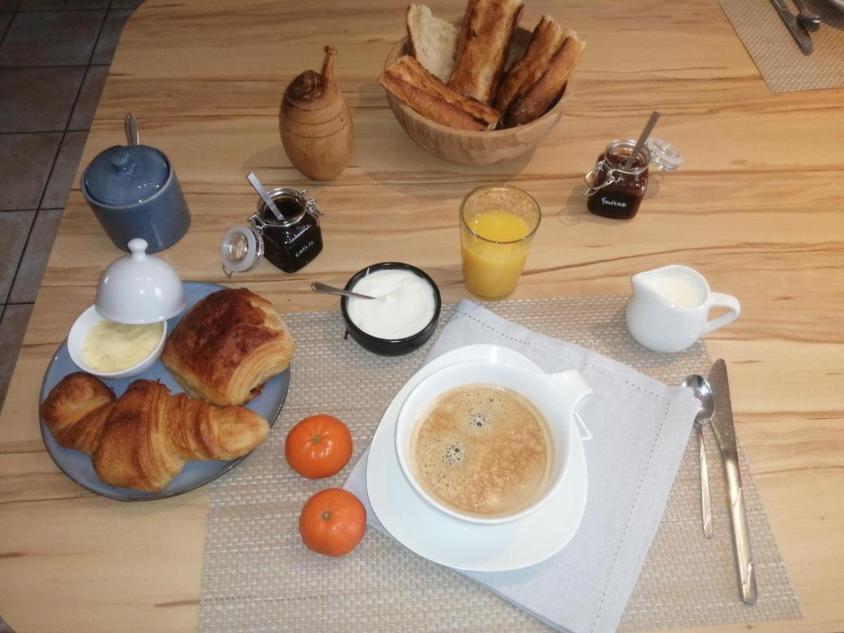 La Maison D'Elise Bed & Breakfast Dollon Ngoại thất bức ảnh